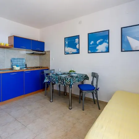 Loncaric Apartamento *