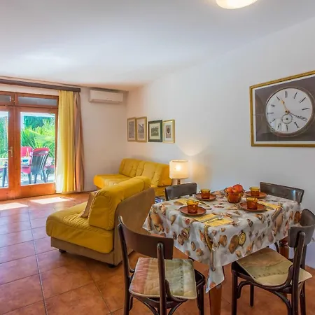 Loncaric Apartamento *