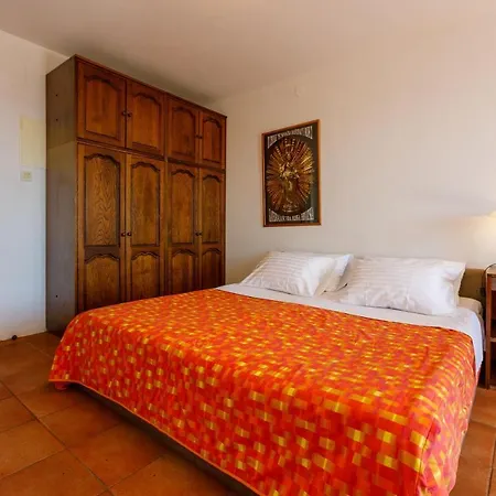 Loncaric Apartamento *