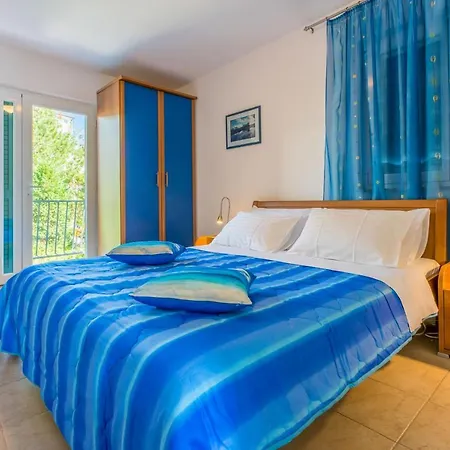 Loncaric Apartamento *