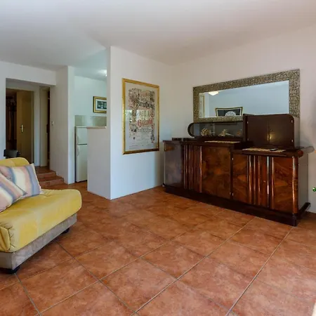 Loncaric Apartamento *