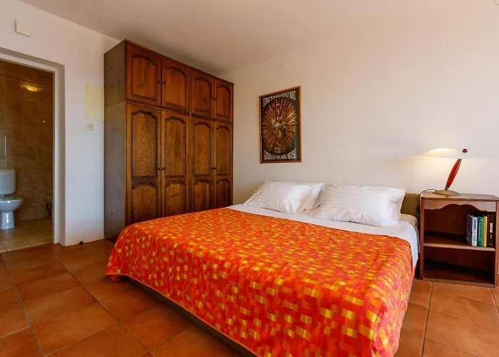 Loncaric Apartman *